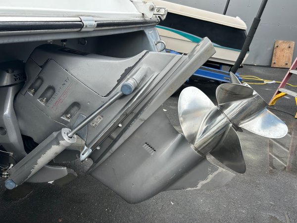 Used 2000  powered Four Winns Boat for sale